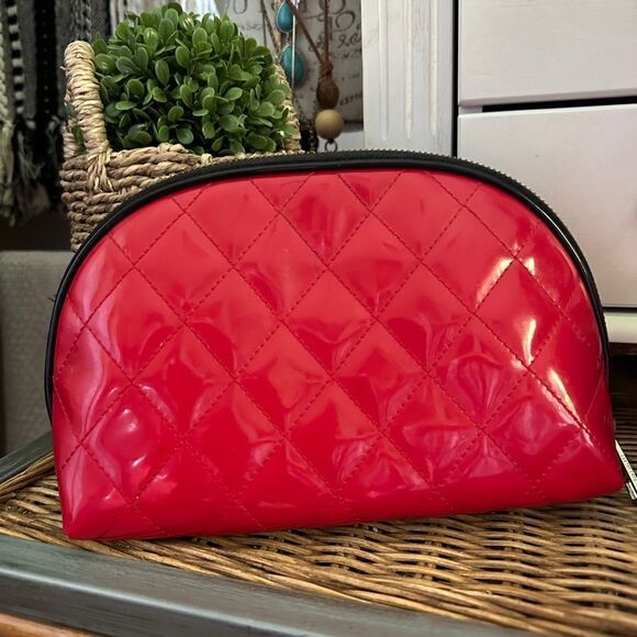 Victoria’s Secret Red Quilted Makeup Cosmetic Travel Bag - Picture 6 of 9